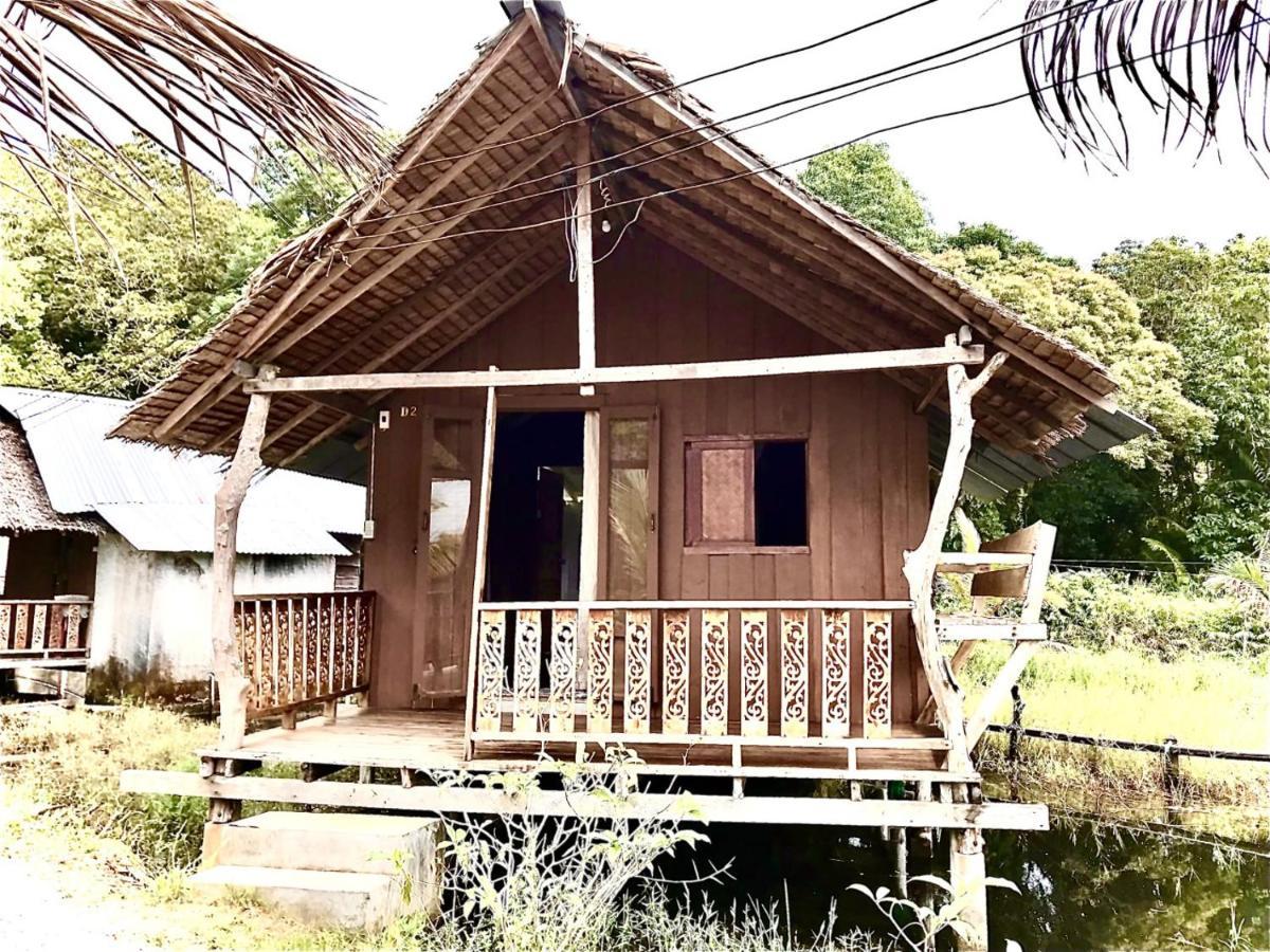 Frog Garden Hut Hotel Koh Phayam Exterior photo